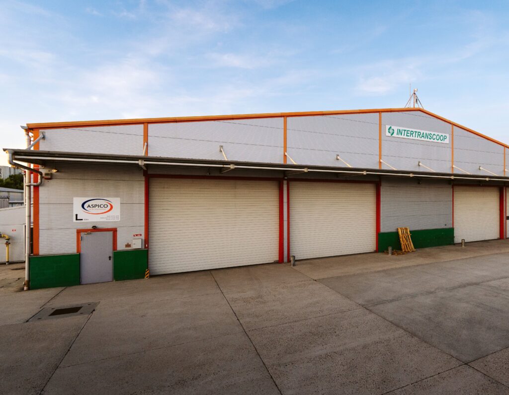 855 m² warehouse + 200 m² office
